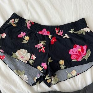 BILLABONG board shorts size Large